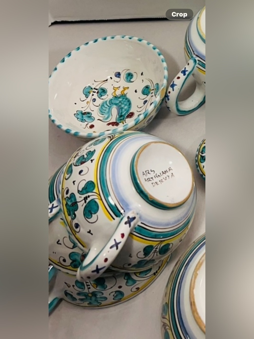 Various Deruta Italy hand painted pottery pieces. - Picture 7 of 7